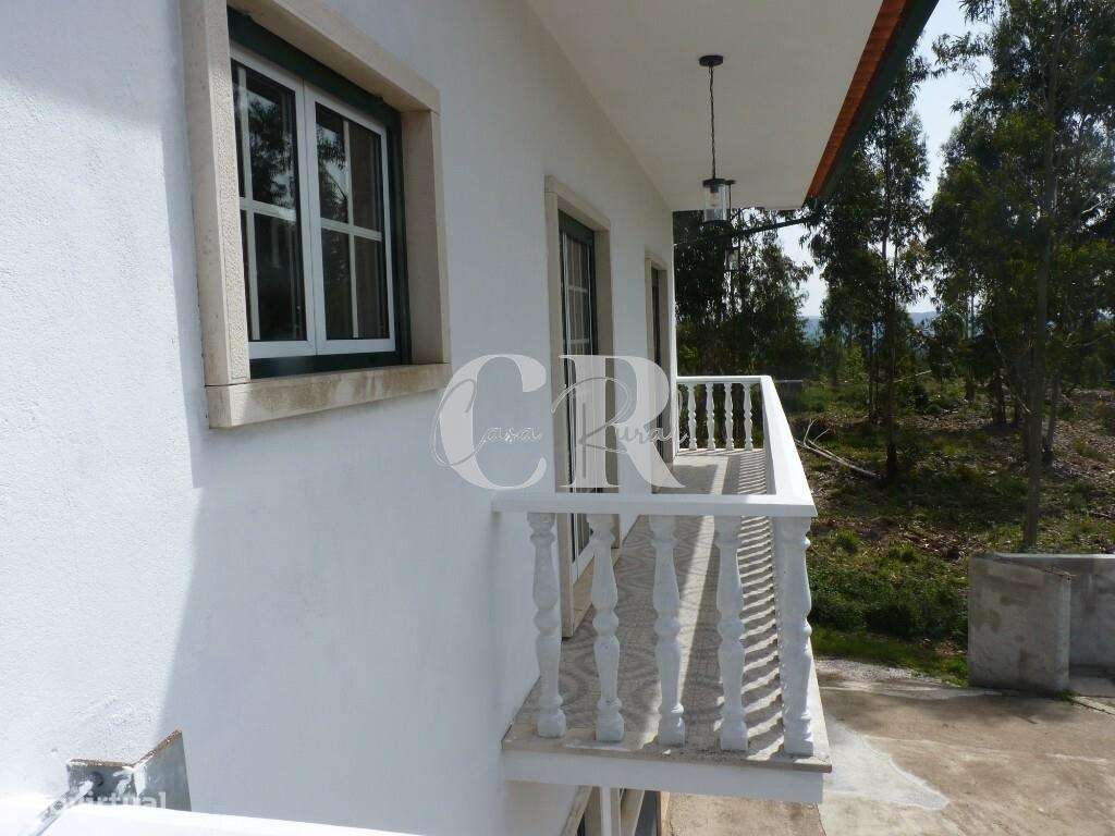 Fantástica moradia T3 com garagem e terreno generoso em Vila Facaia –-22