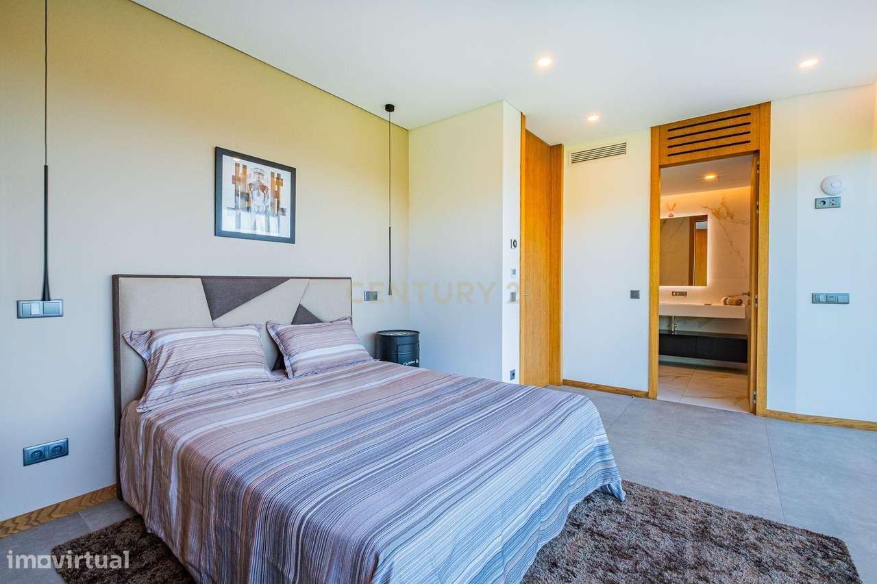 Villa de Luxo com 5 quartos e Vista Mar Panorâmica-21