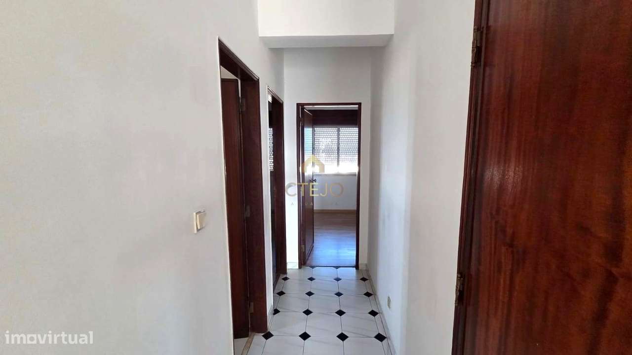 Apartamento T3 com Vista Rio em Sacavém-27