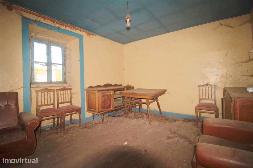 Moradia para Reconstruir - Grande imagem: 3/3