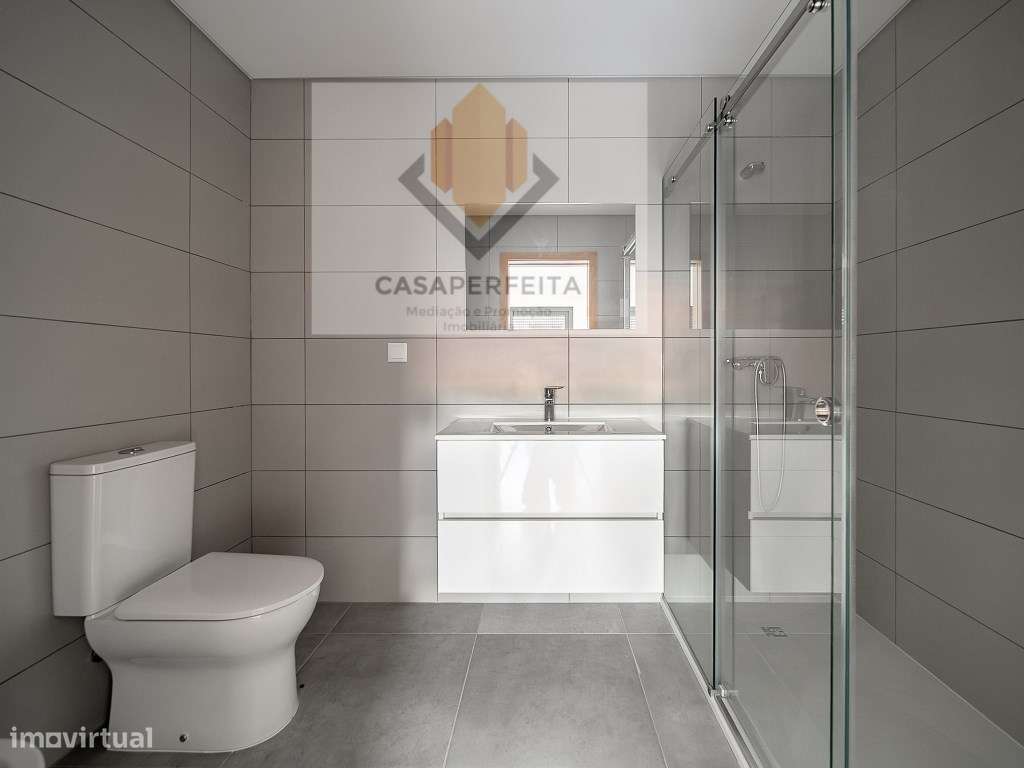Apartamento T2 Novo com Varanda e Lugar de Garagem - Pedroso-27