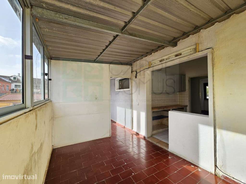 Prédio com Comércio e 2 apartamentos, em Mem Martins, Sintra-37