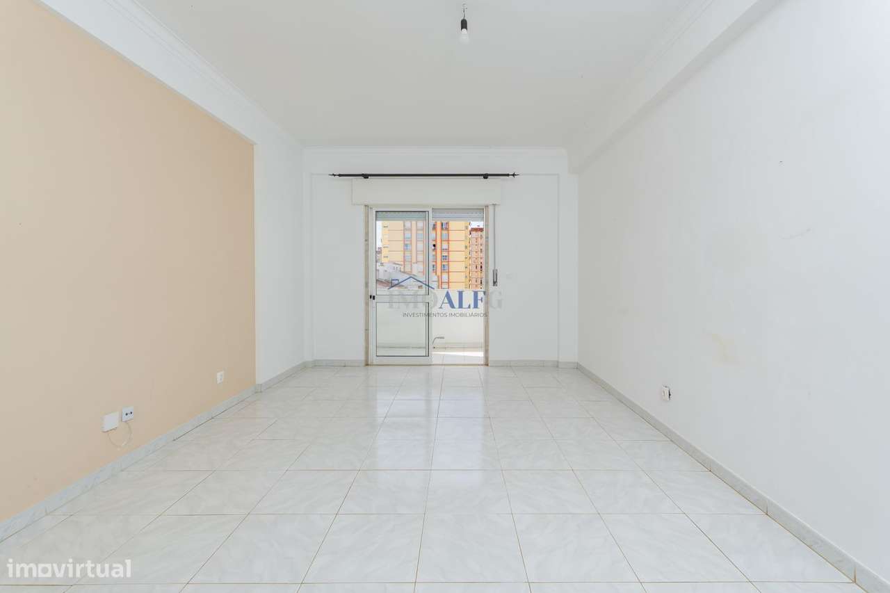 Apartamento T3 no centro de Vialonga com elevador-9