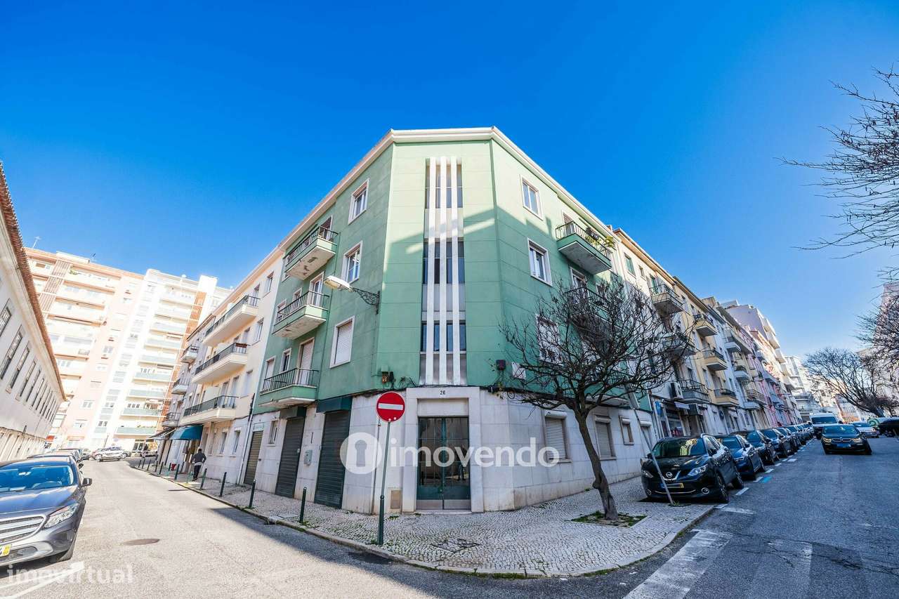Apartamento T2 com cozinha equipada e mobilado, nas Amoreiras-36