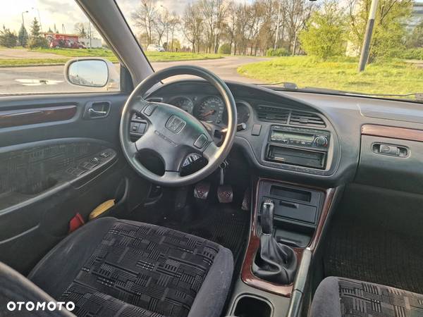 Honda Accord 1.8i ES - 11