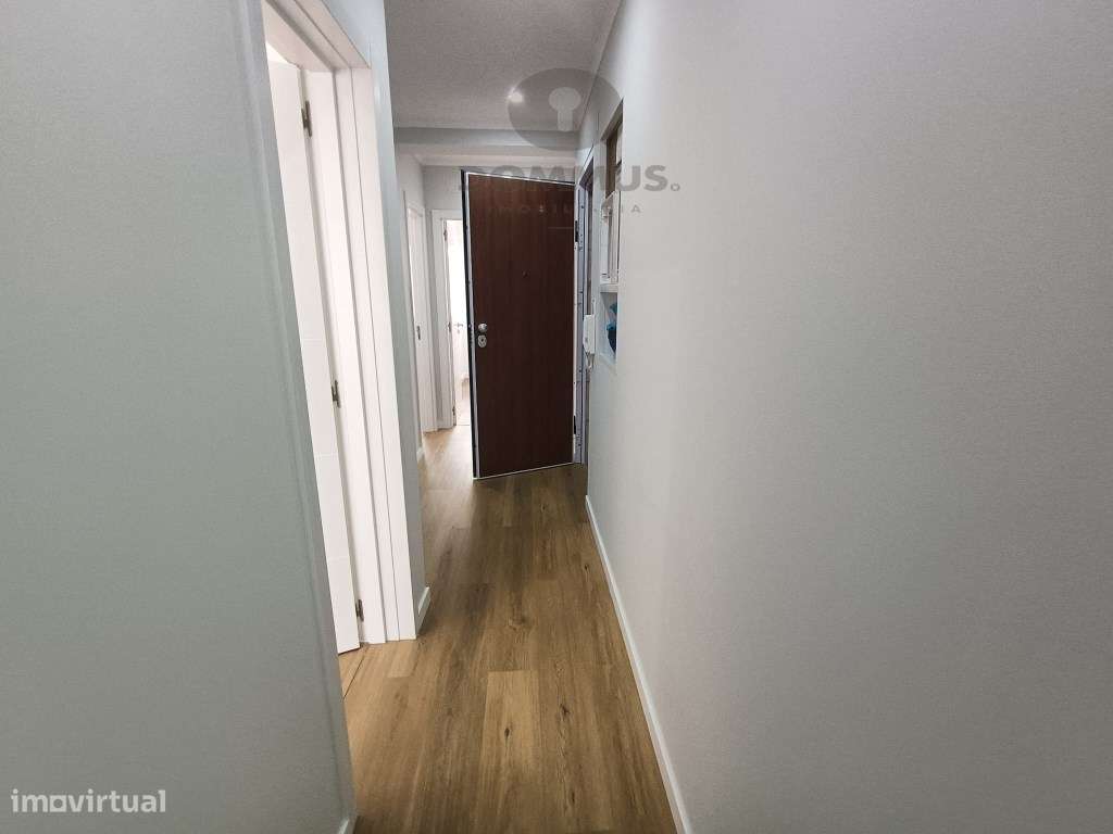 Apartamento T2+1 Renovado na Buraca-15