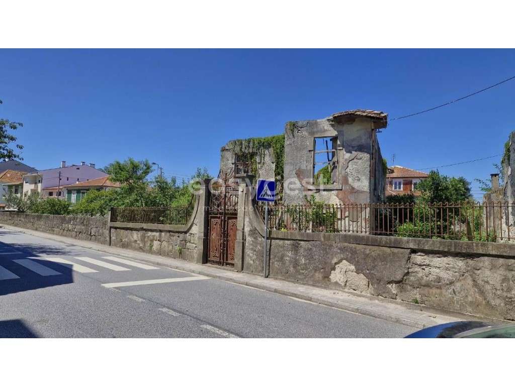 Terreno de 2 frentes com Moradia para restaurar a 900m do Hospital SJ - Grande imagem: 4/8