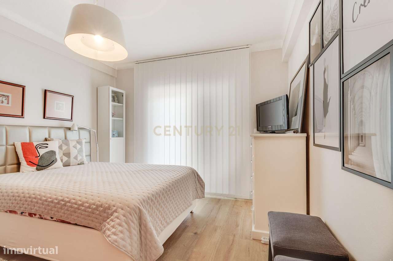 MORADIA T4 COM JARDIM E GARAGEM-29