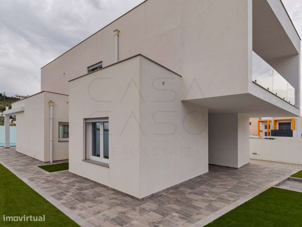 Moradia com 4 quartos, 3 WC's, piscina, parqueamento para 3 carros,... - Grande imagem: 4/33