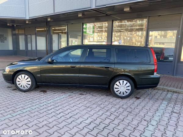 Volvo V70 2.4D5 Momentum - 3