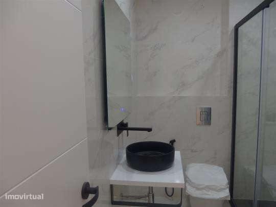 Apartamento T2 Remodelado, Águas Livres.-10