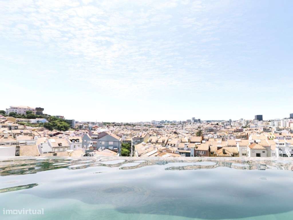 Penthouse T2 com vistas, terraço e piscina em Lisboa.-13