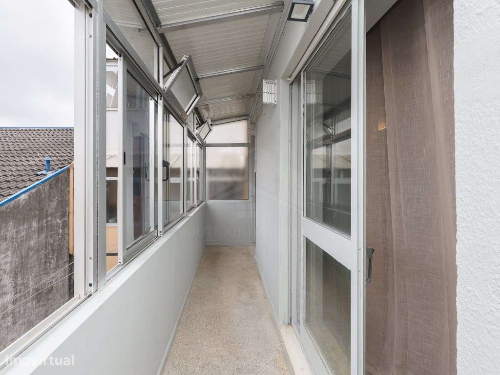 Apartamento T2 Parcialmente Remodelado em Valbom | Oportunidade aba...-25