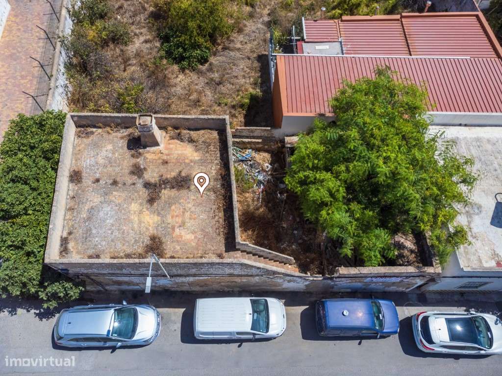 Terreno com Casa em ruínas no Centro de Olhão-47