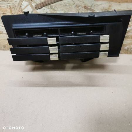 BMW E24 635CSI EUROPA KASETBOX/SCHOWEK NA KASETY RARYTAS NR.  1372 952 OEM - 3