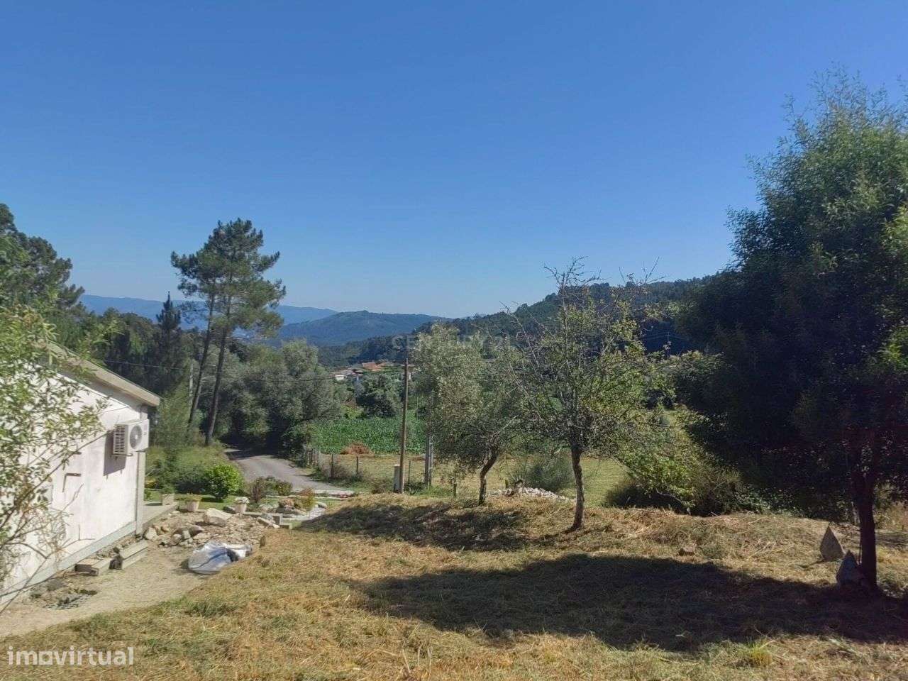 Ruína com terreno de 600m2 em Arcos de Valdevez - Grande imagem: 5/17