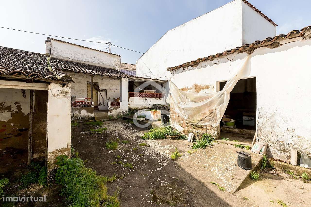 Moradia térrea c/ 311 m² de construção em lote de 1124 m² | Vila de Fr-26