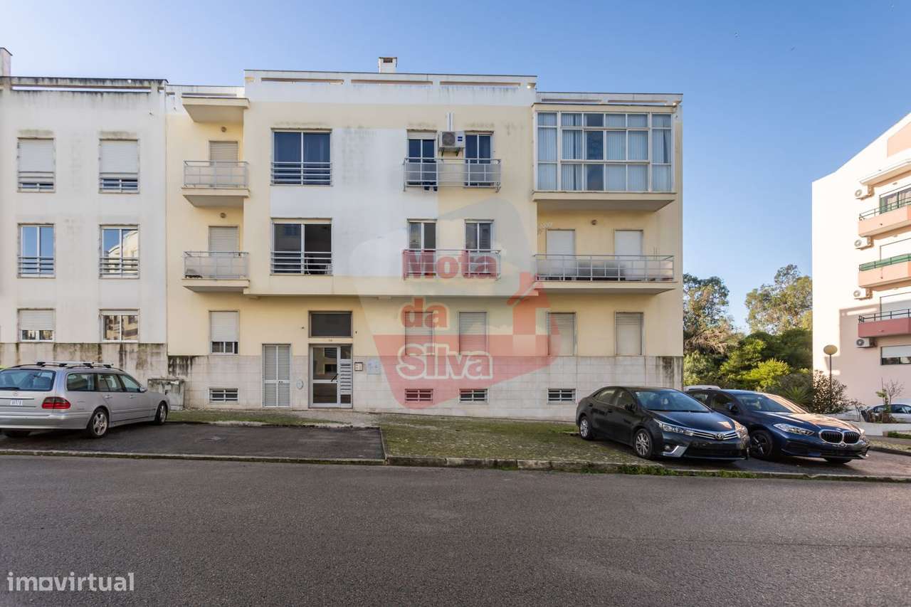 Excelente apartamento T2 em Vale Flores - Feijó-24