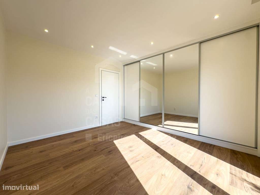 Vende Moradia T4 - Santa Cruz 5 km, A Casa das Casas-12