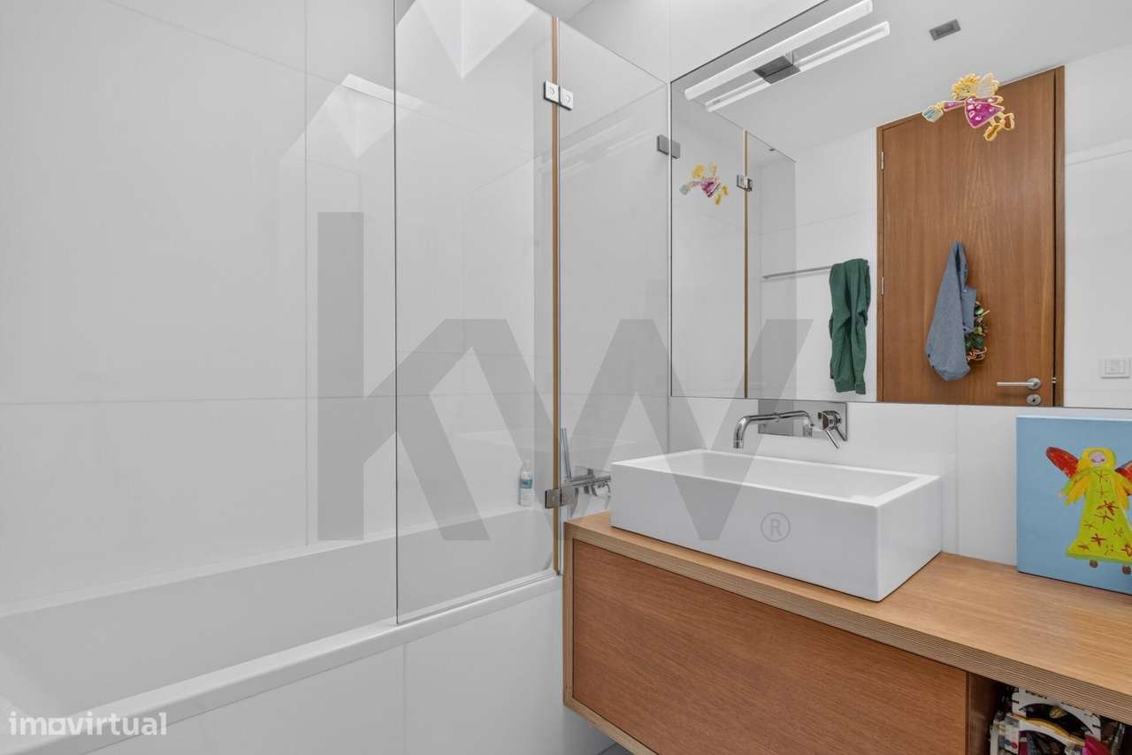 Moradia T5 de Luxo com Piscina e Lote de 2.773 m2-42