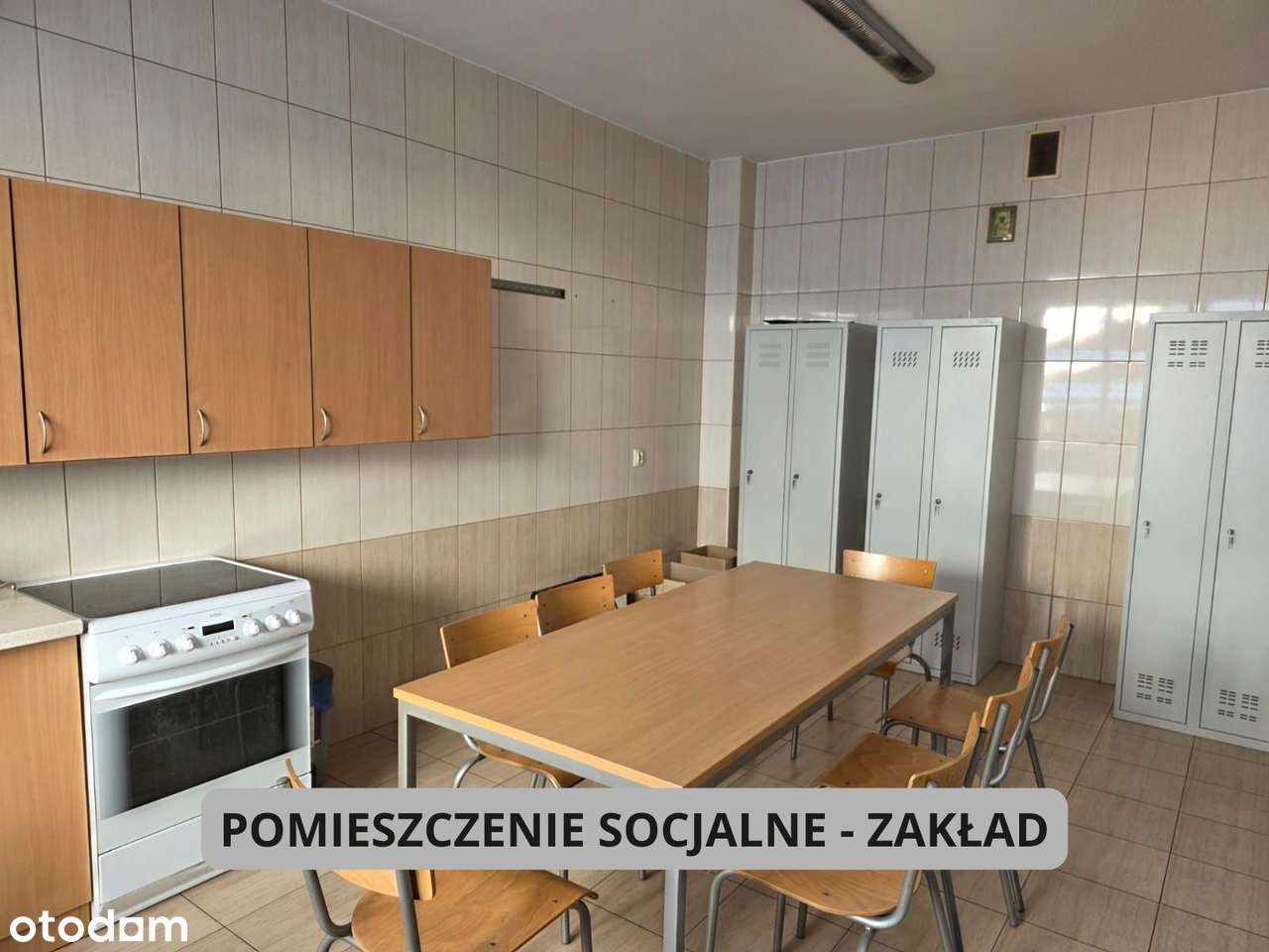 Dom z zakładem produkcyjnym Centrum-16