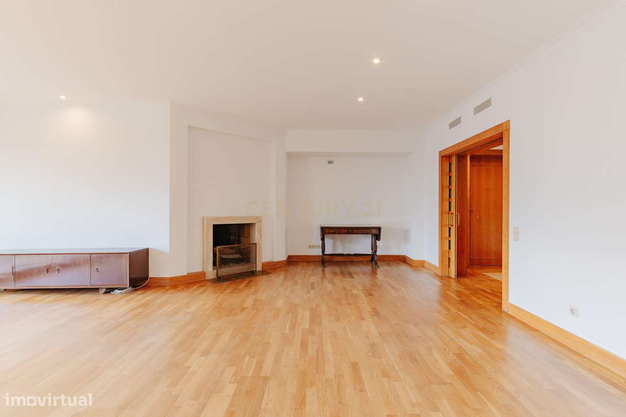 T3 com Terraço e Vista Desafogada – Belas Clube de Campo - Arrendament - Grande imagem: 4/31