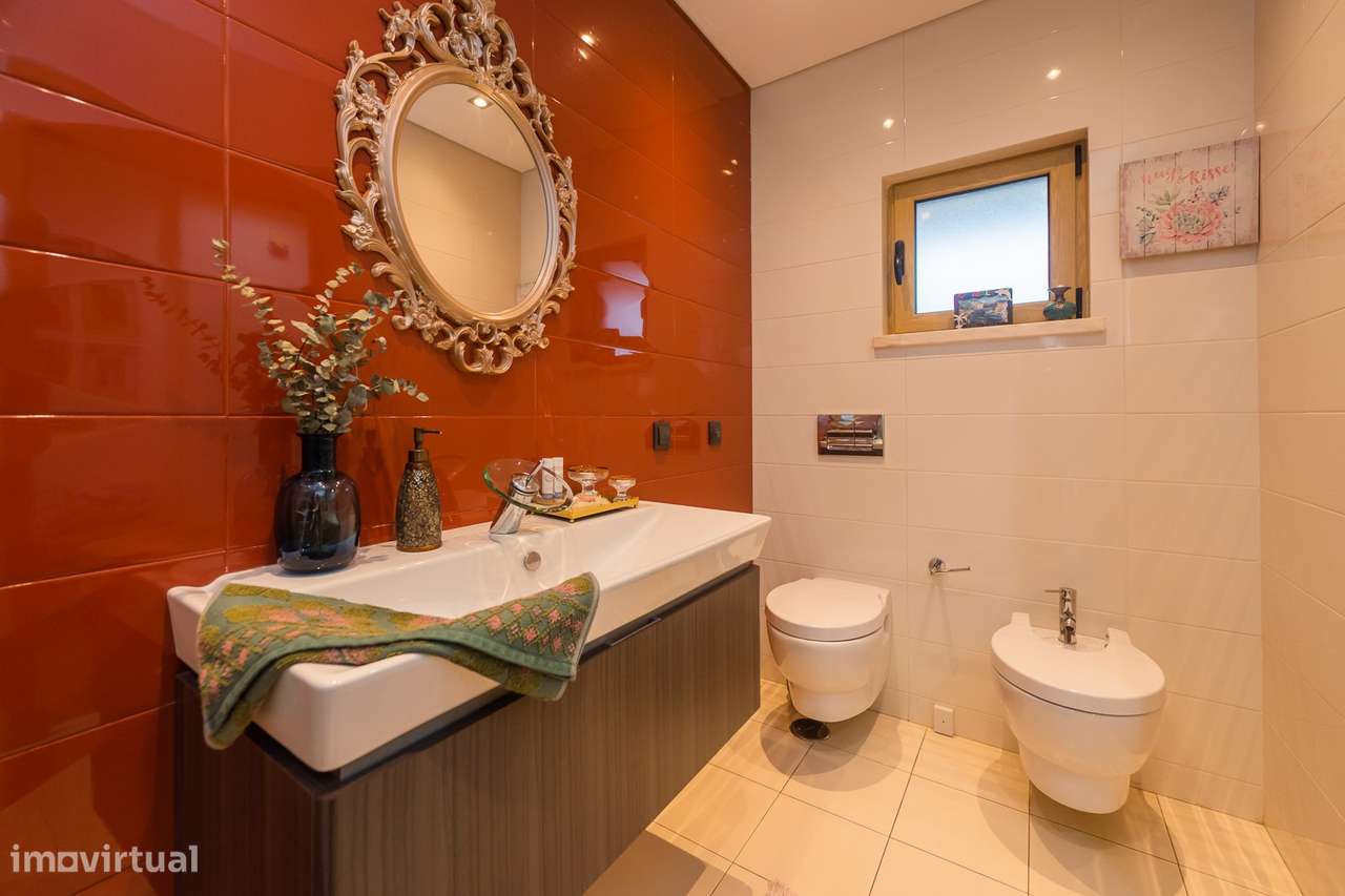 Moradia T-4+1 em Agualva Cacém-30