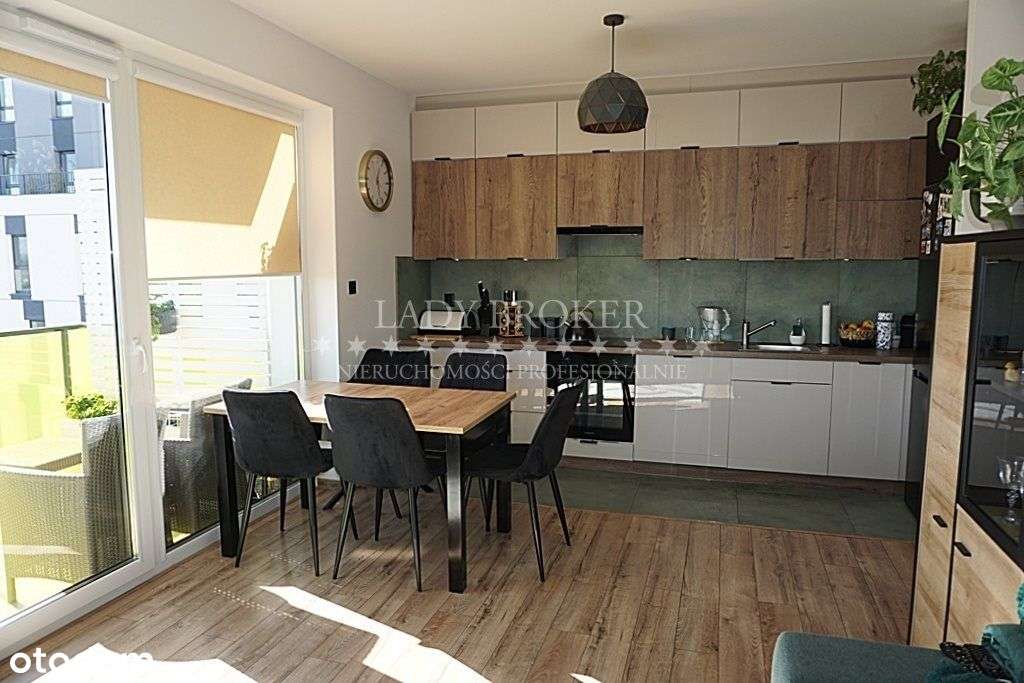 Stylowe 4 pokoje z wyposażeniem i komórką lok.-2