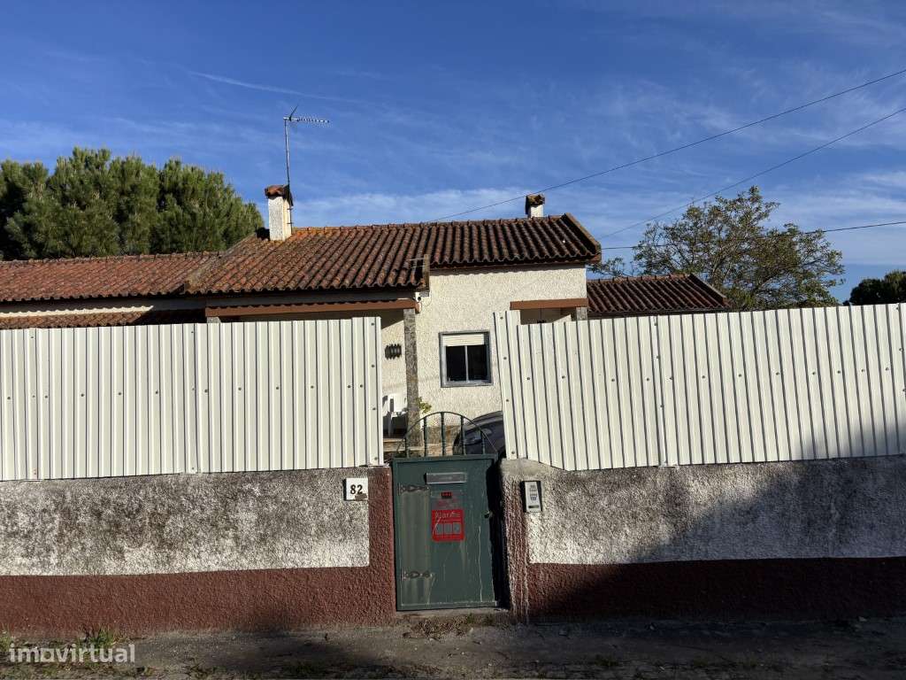 Vendese Quinta com Casa T4, Adega, Lagar e Terreno com Árvores de F...-12