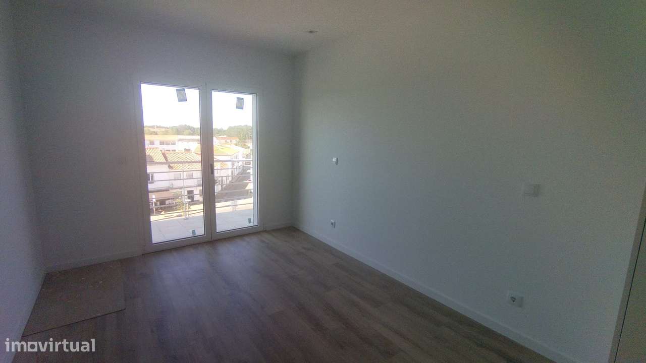 T1+1 com varanda, estacionamento e ar-condicionado! - Grande imagem: 5/16