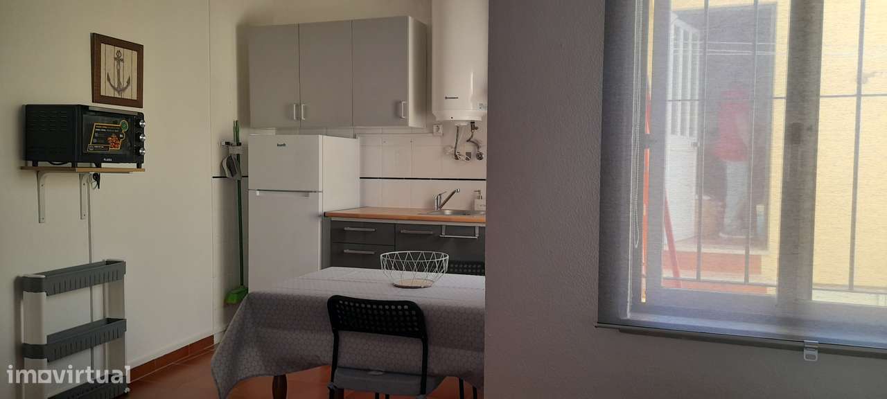 Apartamento T1 com cozinha equipada e localização central - Grande imagem: 4/9
