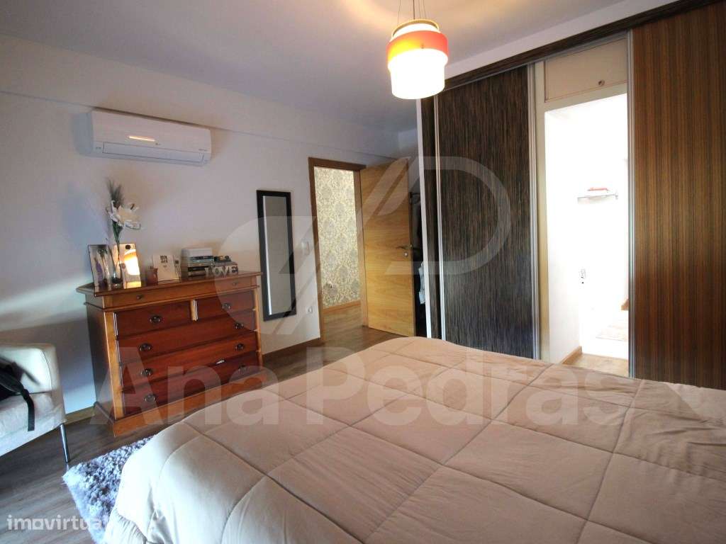 Contemporânea Moradia T4-23