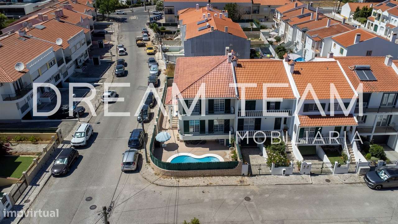 Moradia T3 Vila Nogueira de Azeitao Com Piscina-35