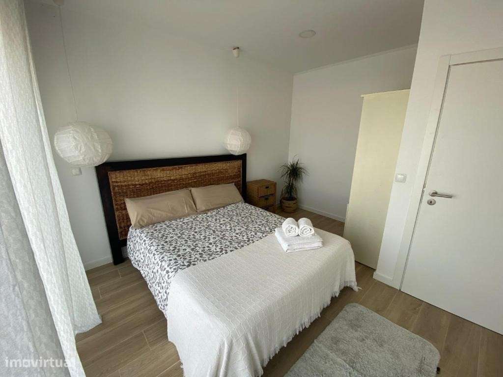 Vende-se moradia T8 junto á Praia da Assenta-25