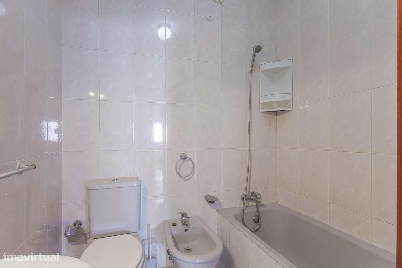 Apartamento T1 com Varanda em Canelas-14