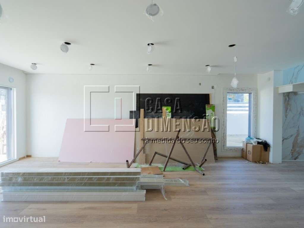 Moradia isolada de tipologia T4 localizada na zona da Charneca da C...-11