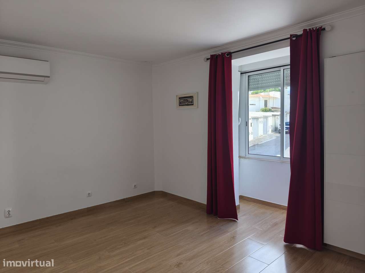 T2 Bem Conservado na Rua José Cardoso Pires, Areias, Estoril.-10