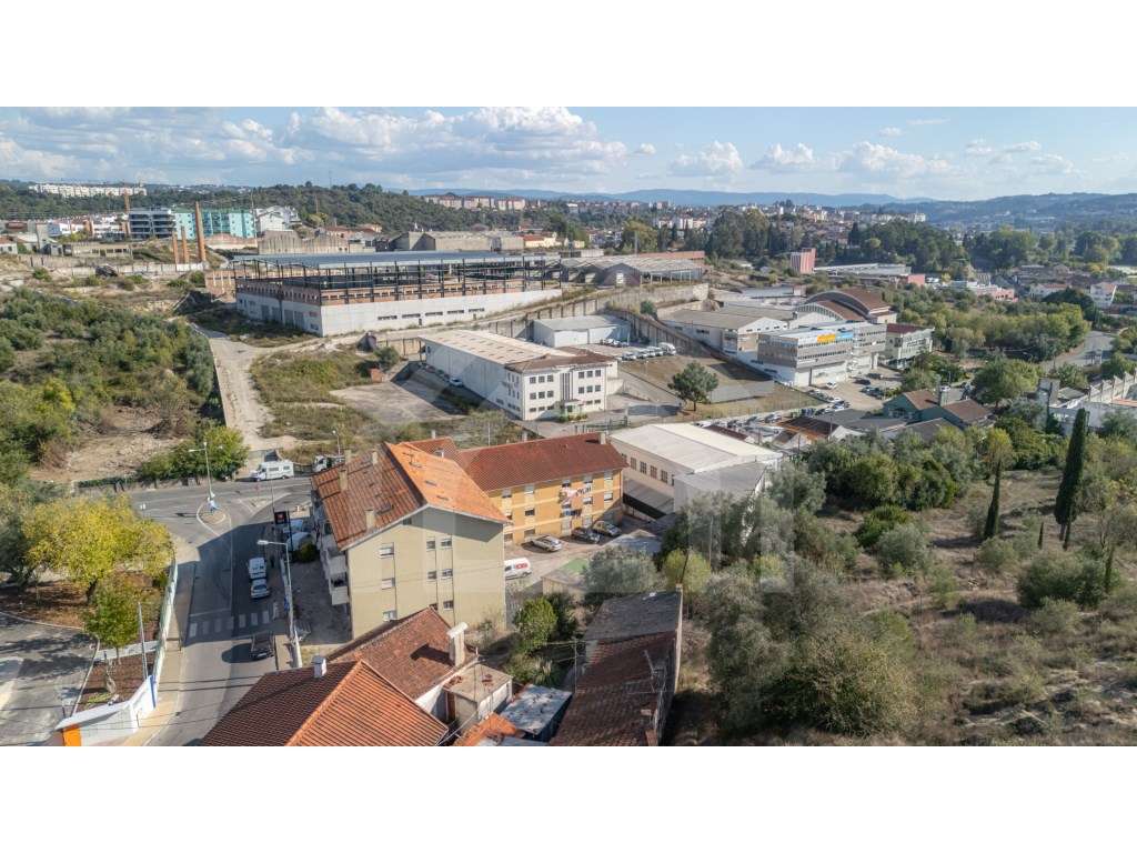 Conjunto de 3 moradias para reabilitação | Pedrulha-13