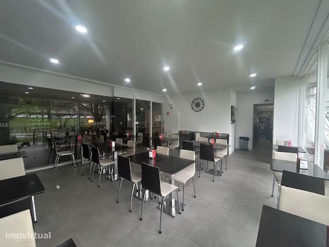Vende-se trespasse - espaço comercial destinado a  snack e restauração - Grande imagem: 2/8
