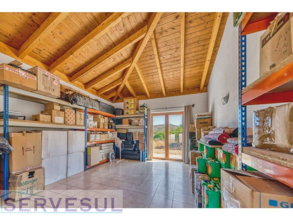 Espaçosa Moradia de 3 quartos, inserida em terreno com 17 hectares,...-11