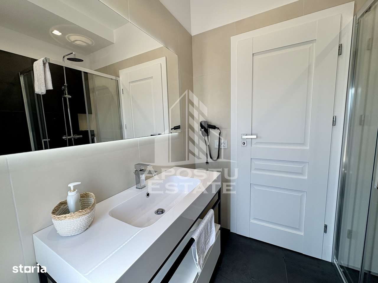 Vila in Mosnita Noua - Oportunitate de investitie sau casa ideala. - Imagine principală: 4/20