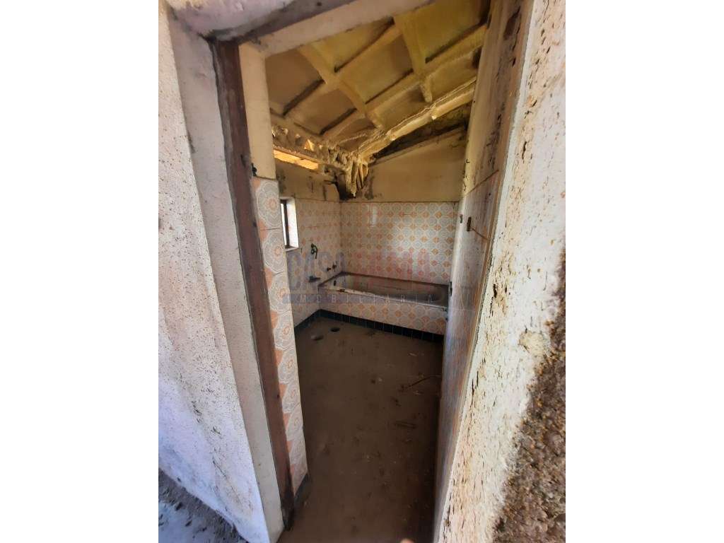 Moradia para Restaurar com Elevado Potencial de Investimento - Água... - Grande imagem: 3/49