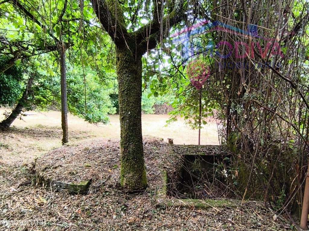 Moradia com terreno em Castanheira de Pera-14