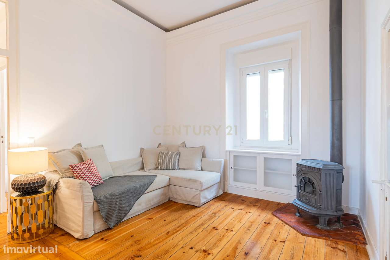 Descubra o Charme da Rua da Bombarda: T3 com Terraço e Vista Deslumbra-3