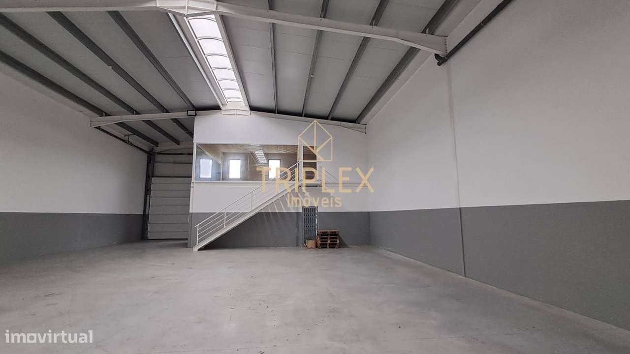 Armazém - Póvoa Varzim - com grande área de escritórios, novo. - Grande imagem: 2/32