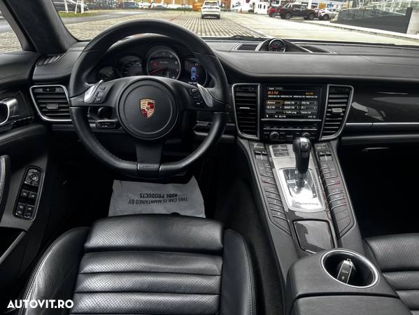 Porsche Panamera Turbo PDK - 33