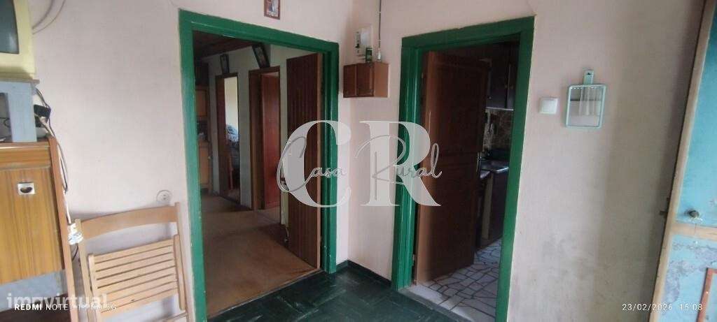 Moradia T3 com vários anexos, terreno e poço-15