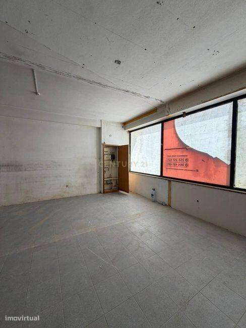 Loja com 162 m² em Lamaçães, Braga-1