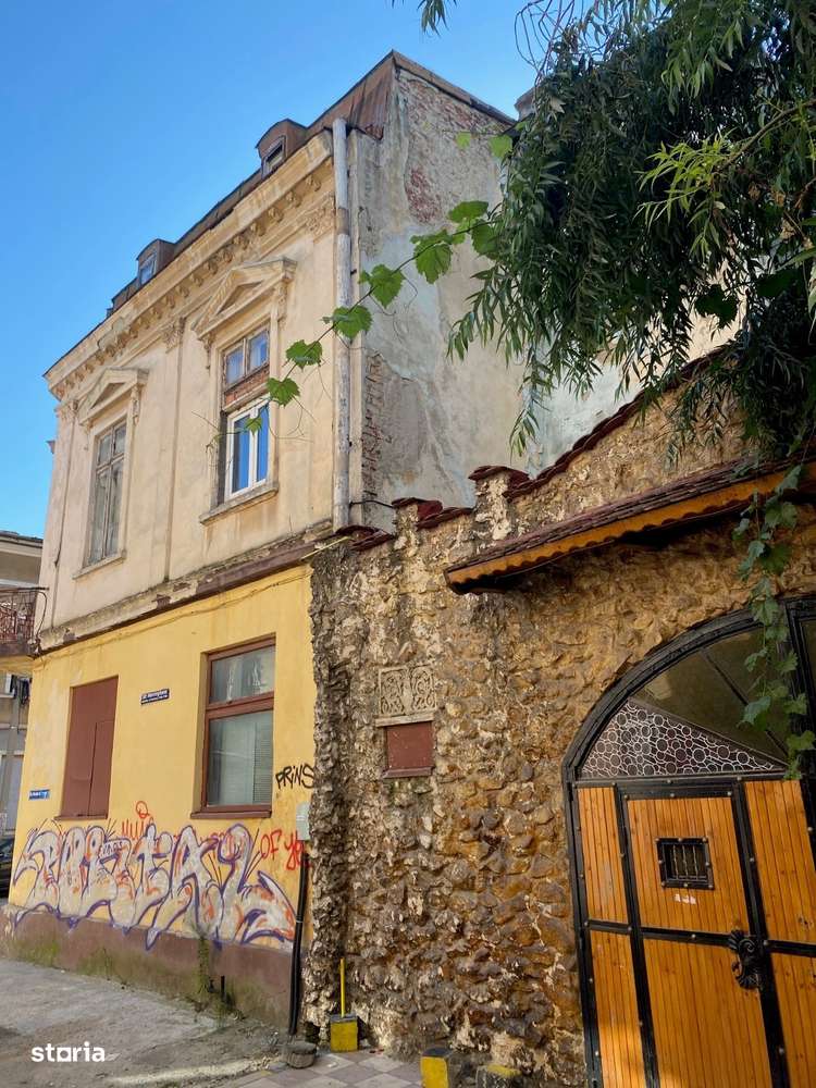 Propun spre vanzare vila in zona zero universitate 308 mp