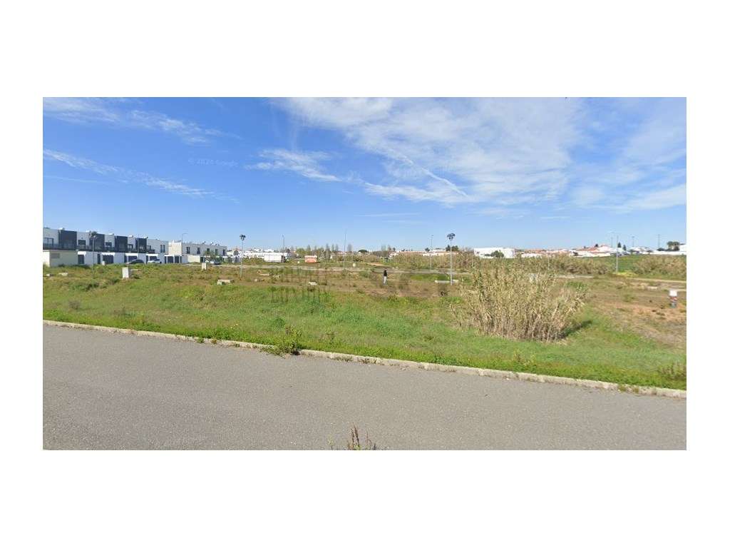 Lote de Terreno para Construção de Prédio Habitacional - Grande imagem: 2/16